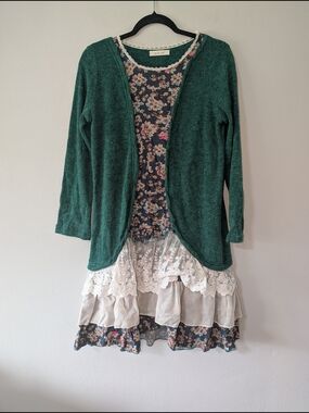 L Green Open Dress with Floral Lace Dress